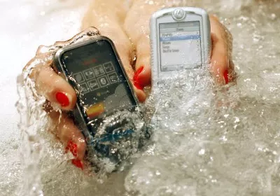 phone waterproof water